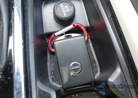 2016 Volvo Xc90 T6 Momentum z USA, uszkodzony, nr VIN YV4A22PKXG1069975